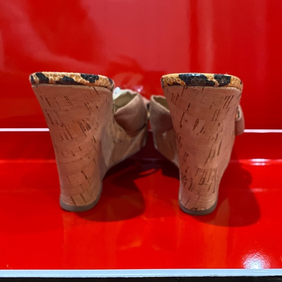 Beverly Feldman Platform Sandals w Pearl Flowers & Cork Wedge Heel EUC Size 8 - Picture 8 of 16